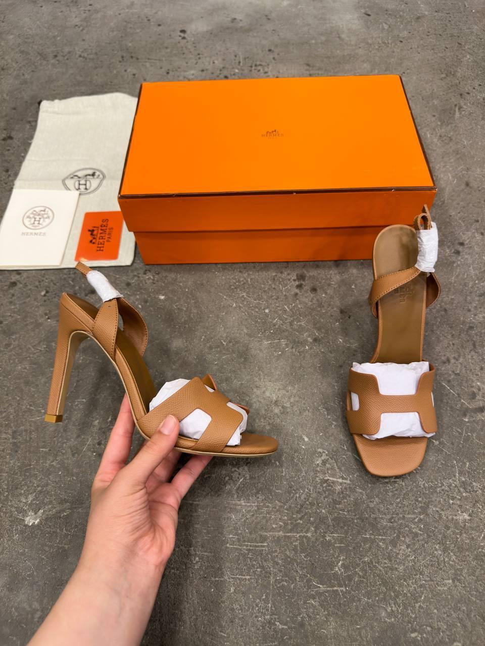 Hermès Ella 105 Sandal Altın - Glimmer of Luxury
