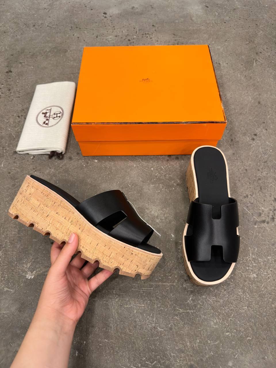 Hermès Eze Sandalet Siyah - Glimmer of Luxury