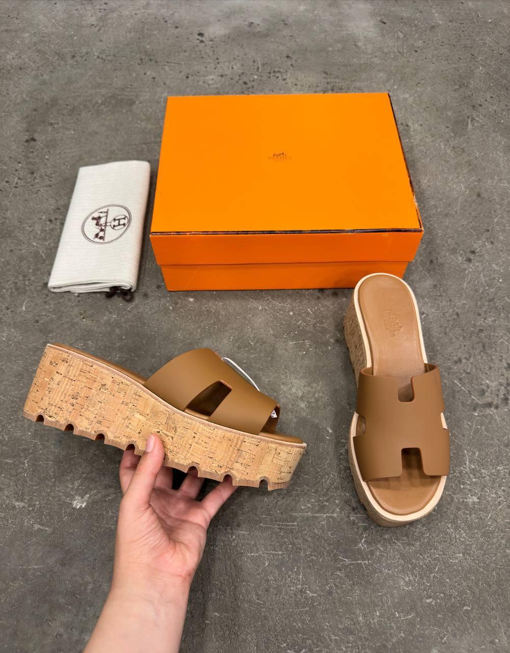 Hermès Eze Sandalet Altın - Glimmer of Luxury