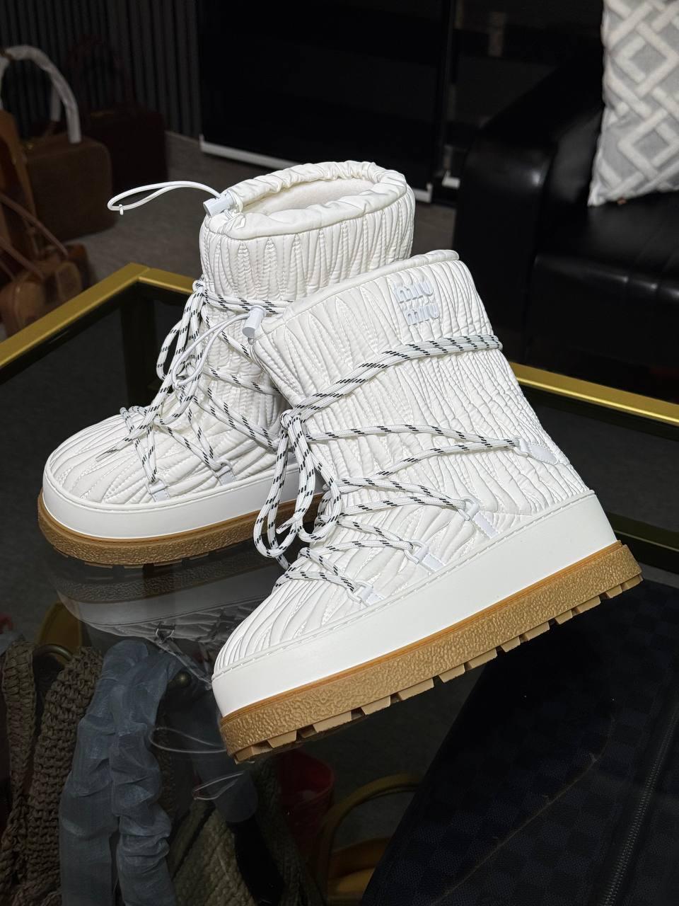 Miu Miu Kar Botu Beyaz - Glimmer of Luxury