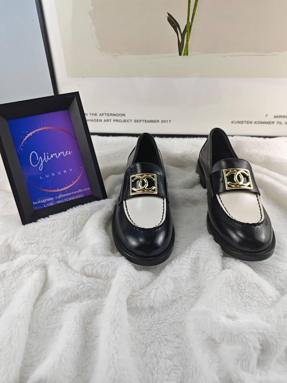 Chanel Parlak Dana Derisi CC Loafer Siyah Beyaz - Glimmer of Luxury