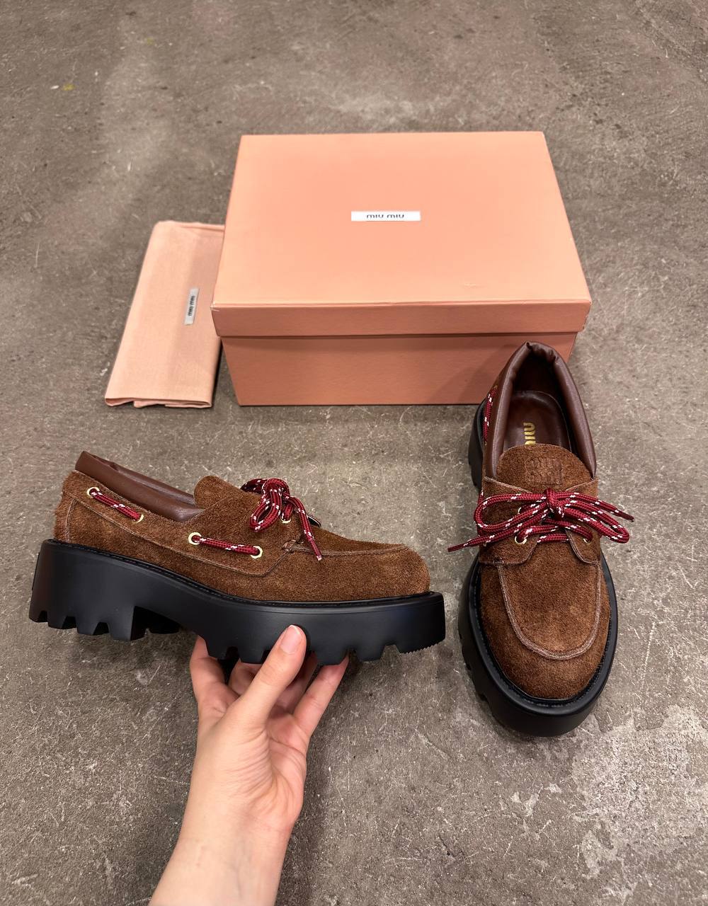 Miu Miu Süet Loafer - Glimmer of Luxury