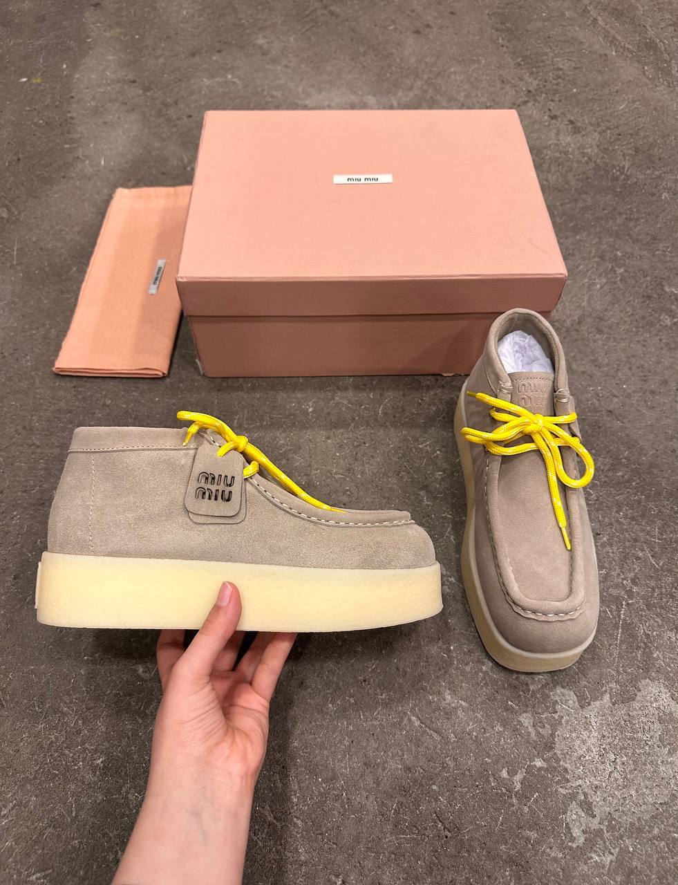 Miu Miu Süet Delave Dolgu Dolgulu Bilekte Botlar - Glimmer of Luxury