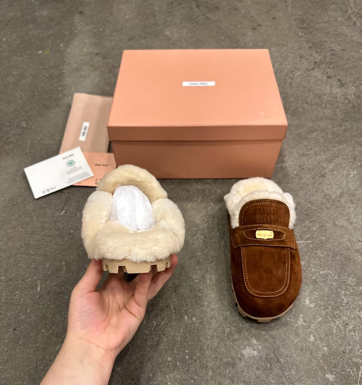 Miu Miu Süet ve Kürklü Terlik - Glimmer of Luxury