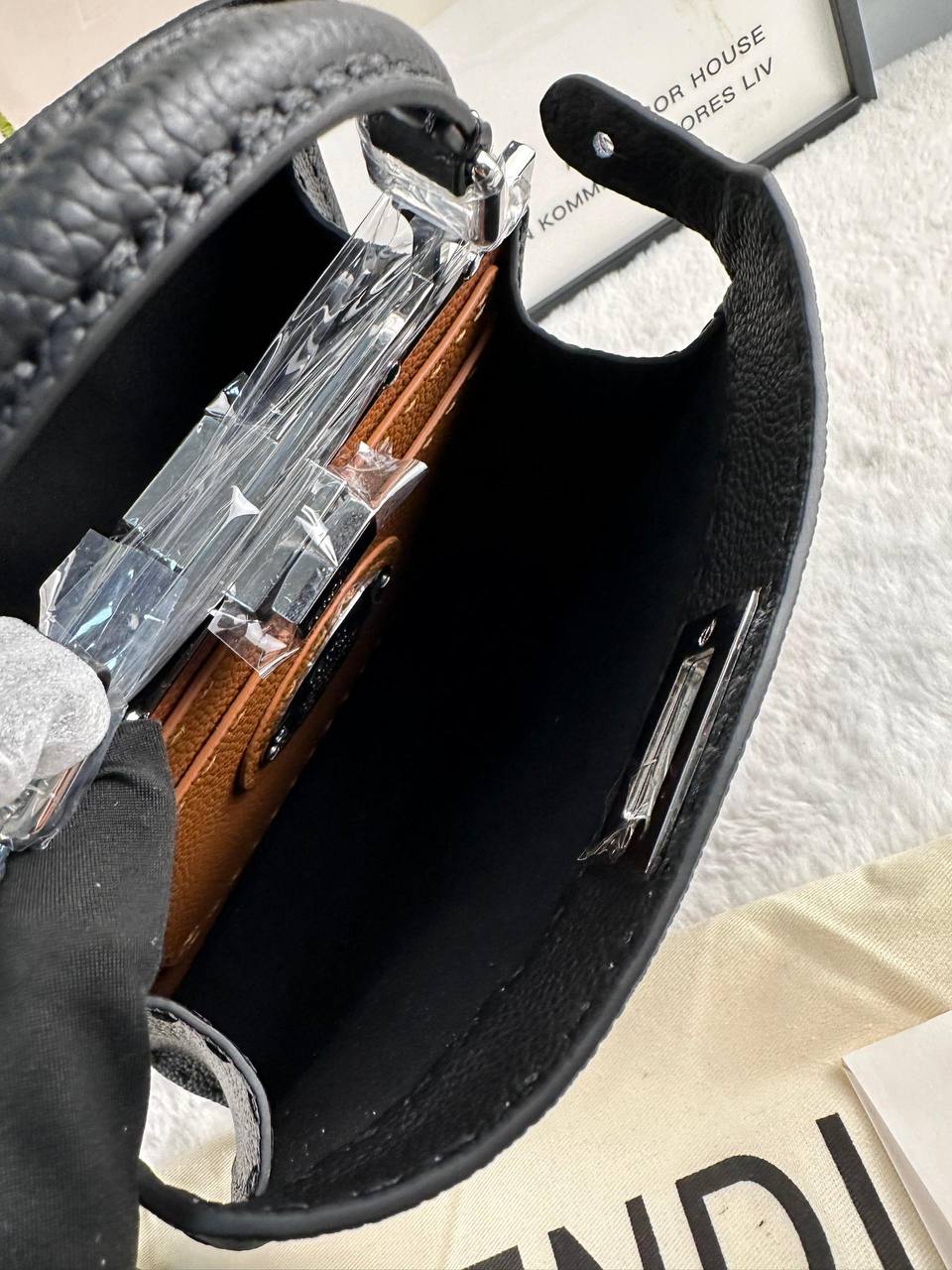 Fendi Peekaboo Mini ISeeU - Egzotik Detaylara Sahip Selleria Çanta - Glimmer of Luxury