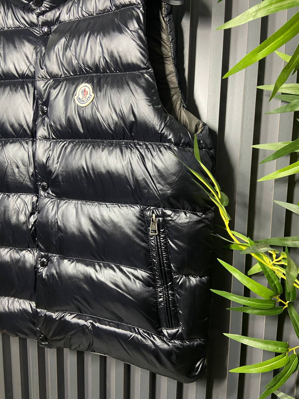 Moncler Kaz Tüyü Dolgulu Yelek - Glimmer of Luxury