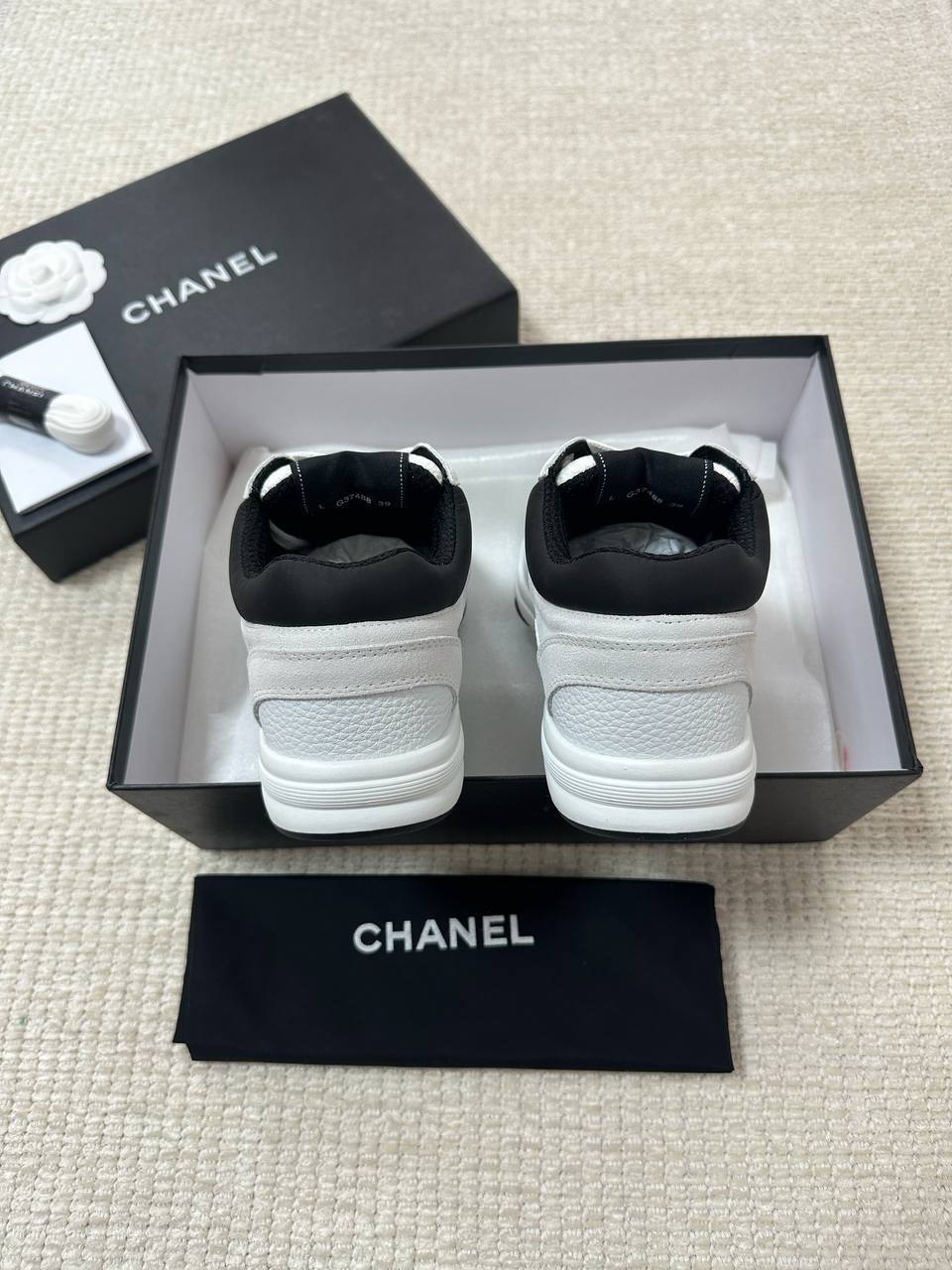 أحذية رياضية من شانيل