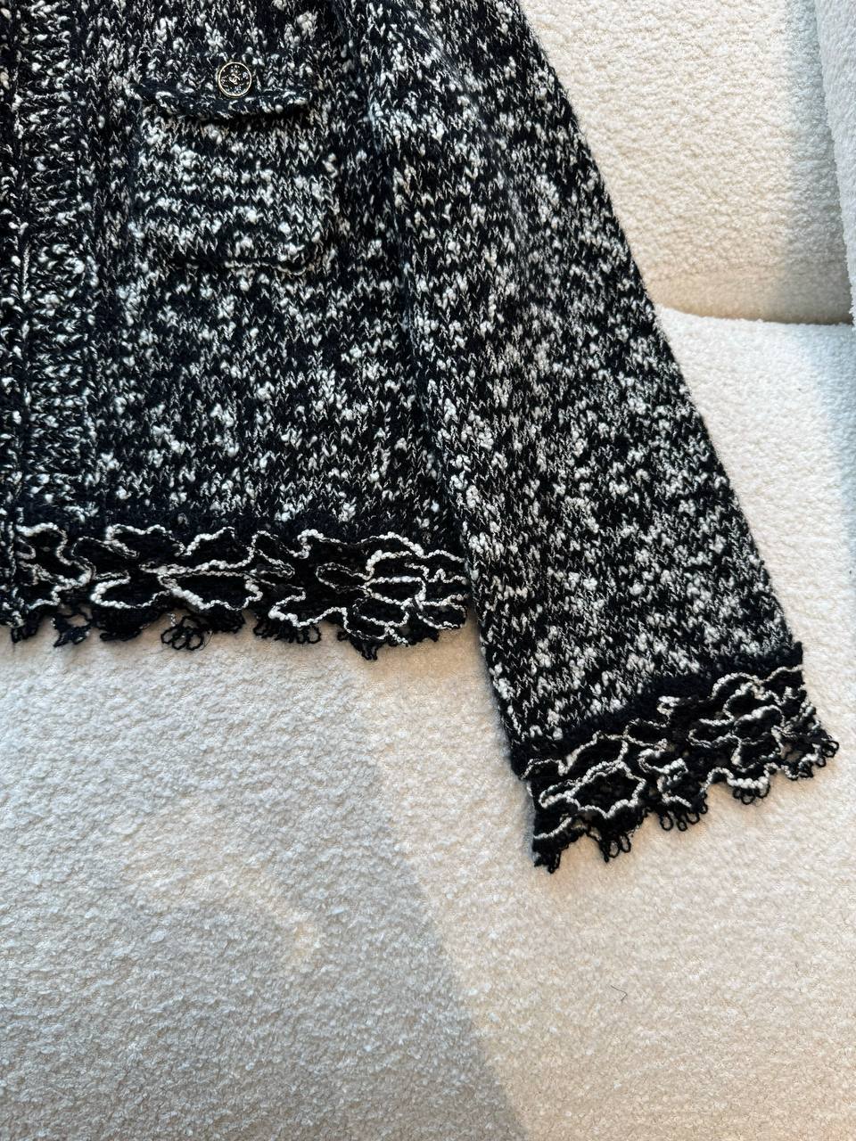 Chanel 25B Plaid Pattern Tweed Jacket