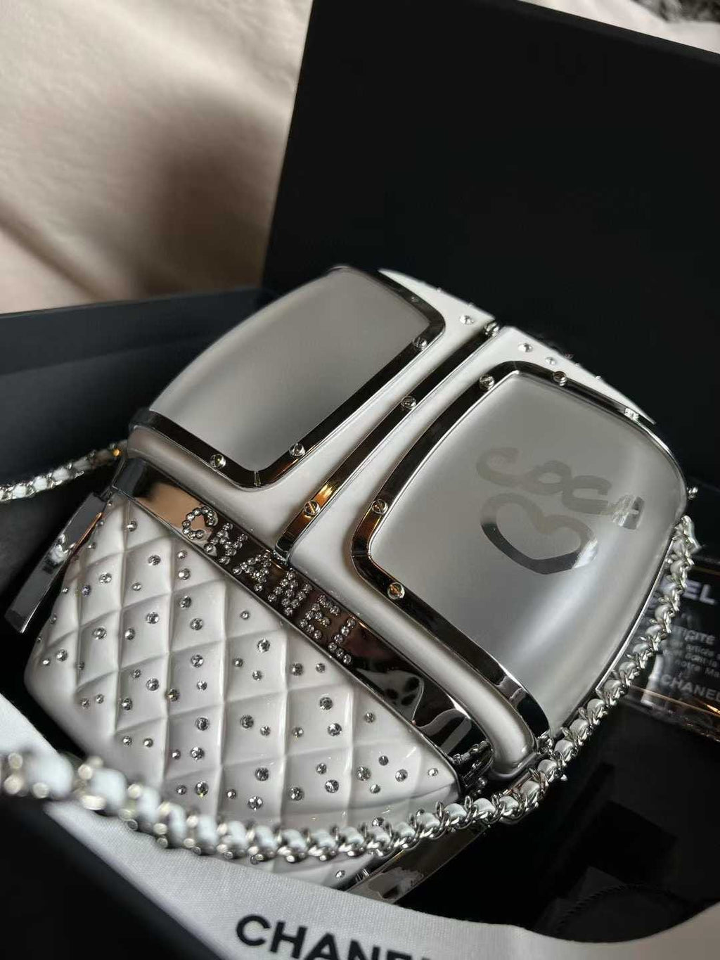 Chanel Cruise 26 Camellia Kristal Minaudière – Limited Edition