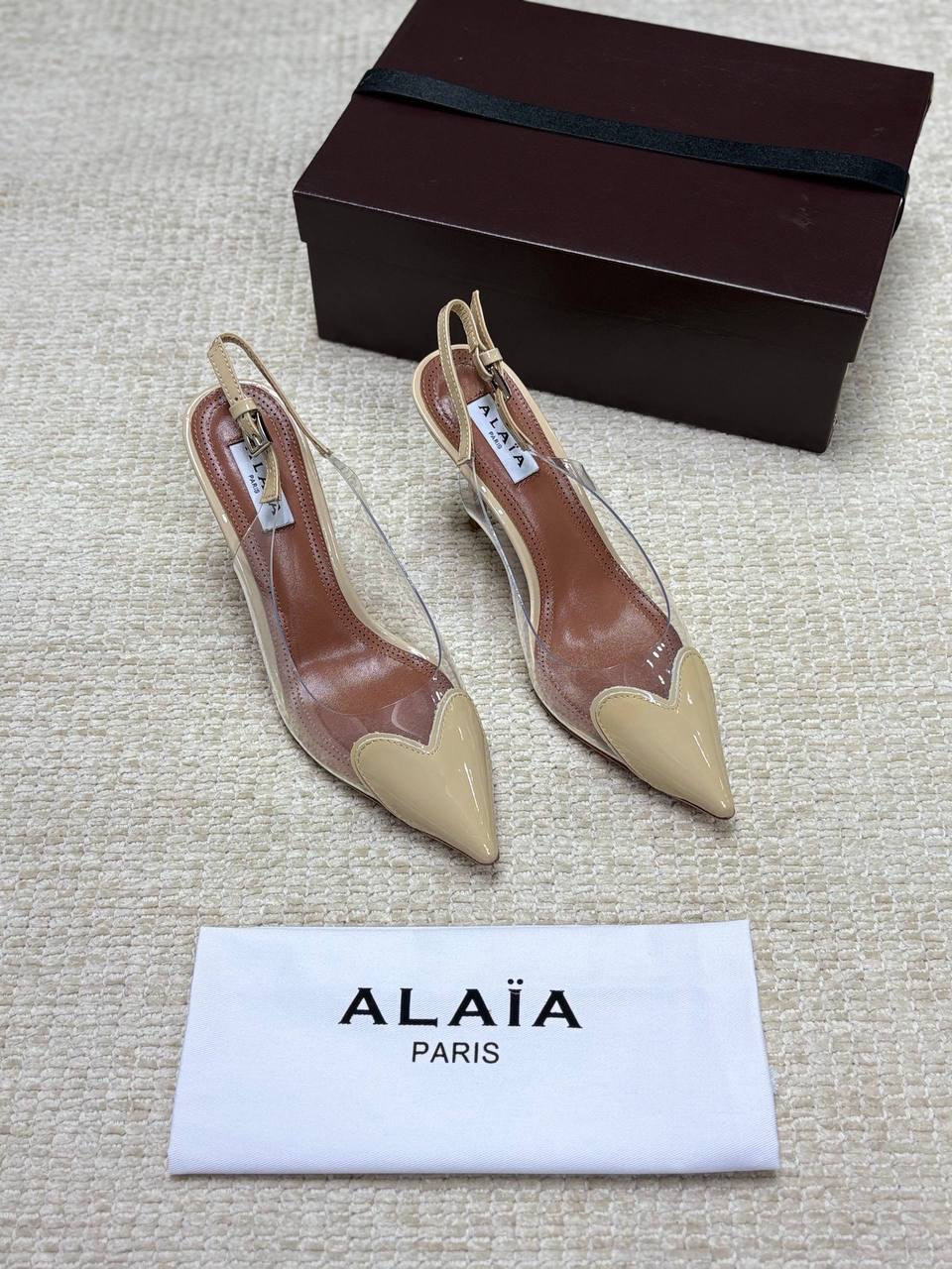 ALAIA LE CŒUR Open Back Open Back in Patent Lambskin