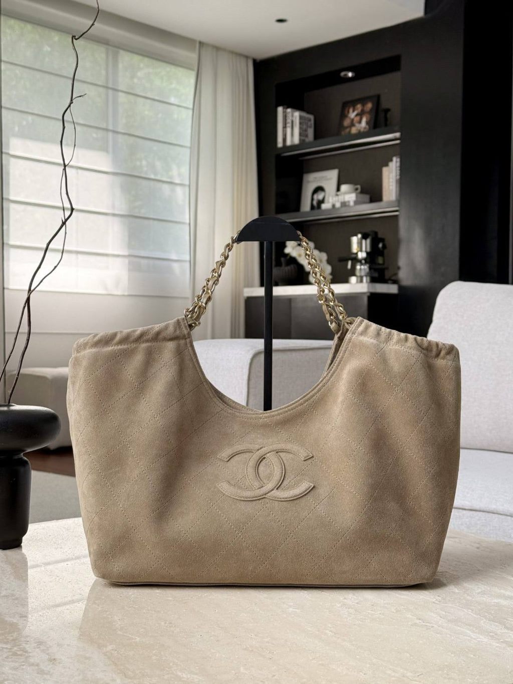 Chanel Süet Kapitone Neo Cabas / Maxi CC Hobo Alışveriş Çantası – Bej