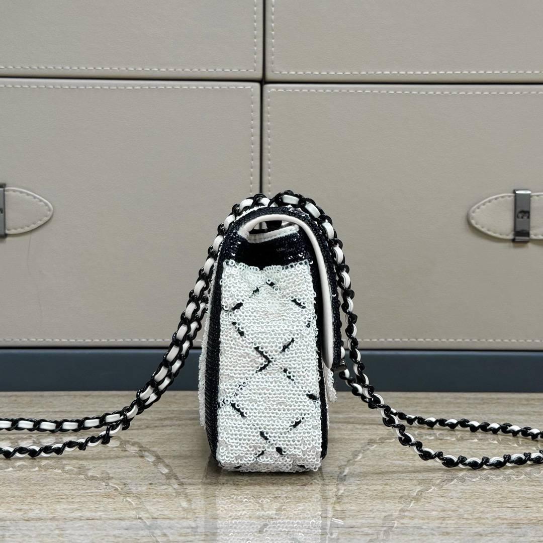 Chanel Sequin CC Küçük Tek Kanatlı Beyaz Siyah - Glimmer of Luxury
