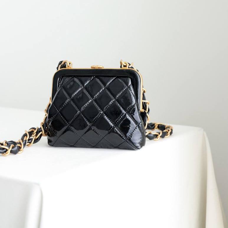 Chanel CC Mini 13 Siyah Kuzu Derisi Kayışlı Clutch - Glimmer of Luxury