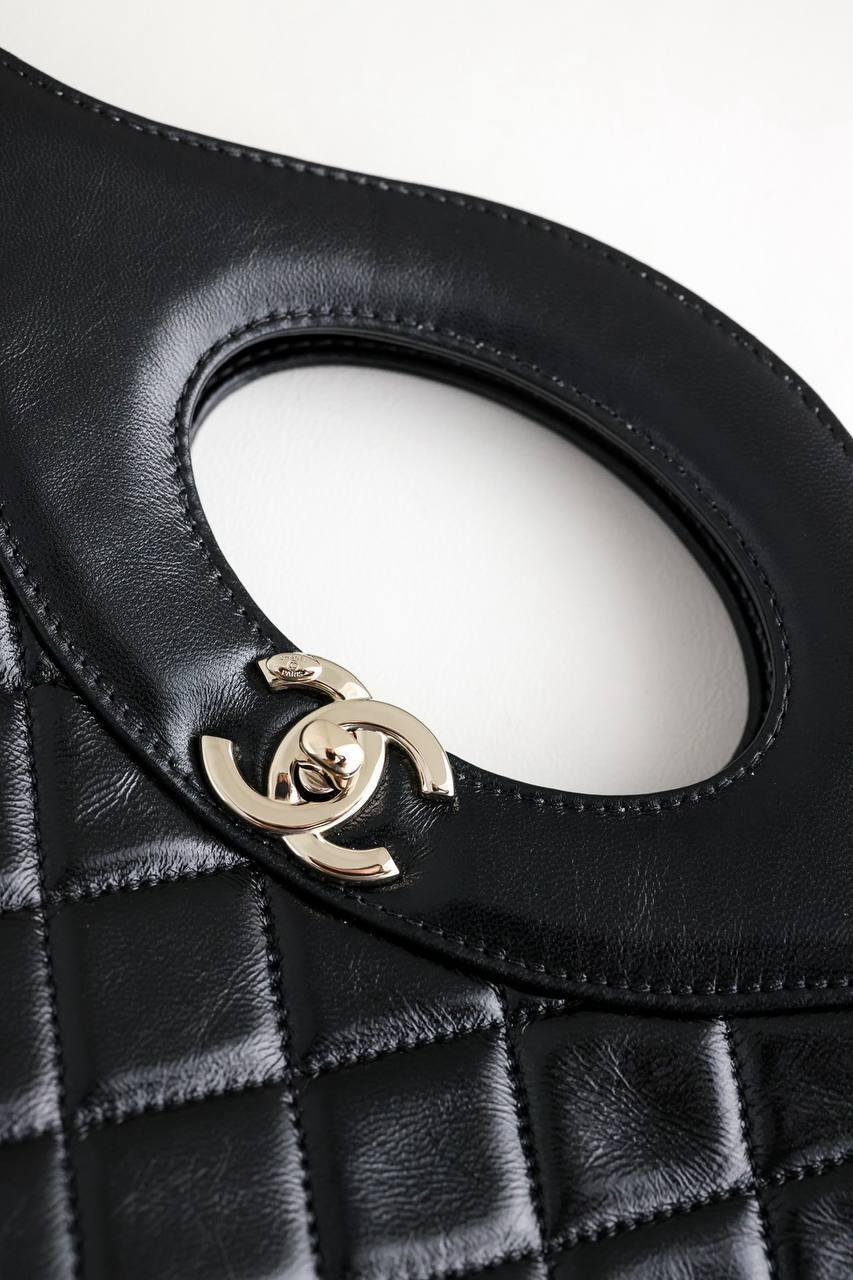 Chanel Parlak Kuzu Derisi Kapitone 31' Alışveriş Çantası Siyah - Glimmer of Luxury