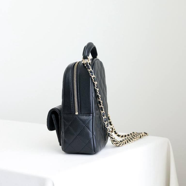 Chanel Kapitone Küçük CC Günlük Sırt Çantası Siyah Havyar Açık Altın Donanım - Glimmer of Luxury