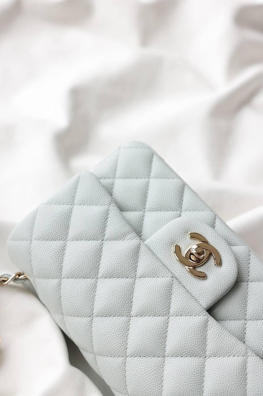 Chanel Klasik Orta Açık Mavi Havyar - Glimmer of Luxury