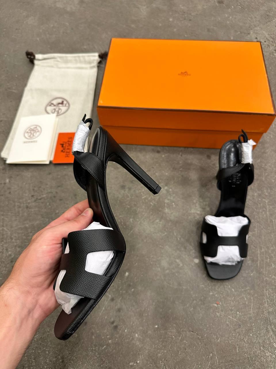 Hermes Ella 105 Sandal Siyah - Glimmer of Luxury