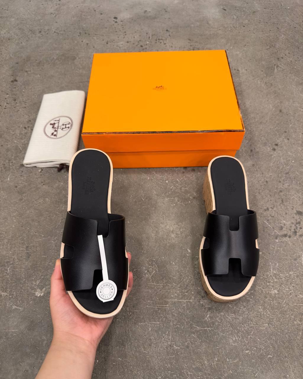 Hermès Eze Sandalet Siyah - Glimmer of Luxury