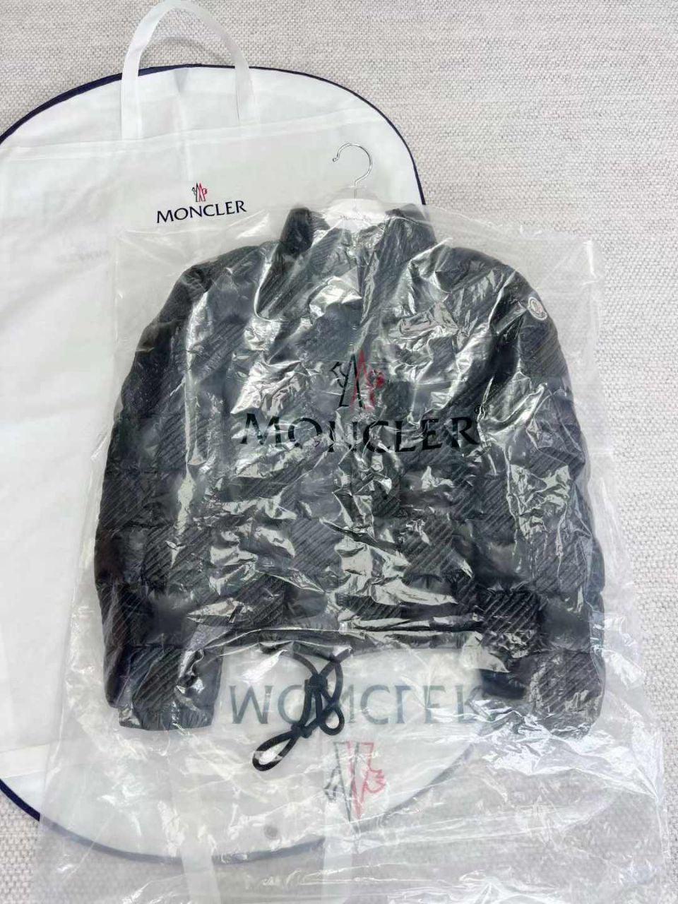 Moncler Ancy Mont - Glimmer of Luxury
