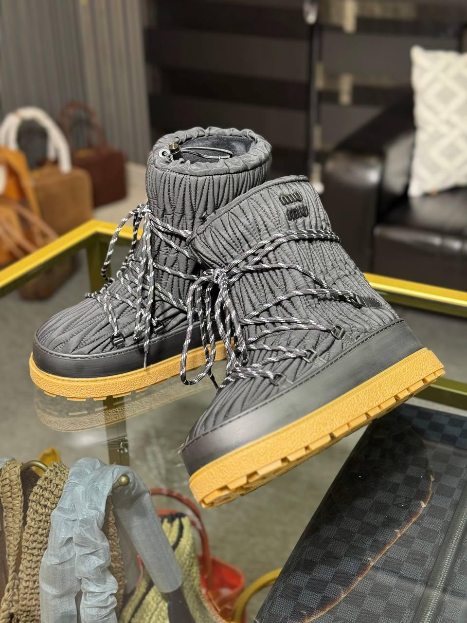 Miu Miu Kar Botu Siyah - Glimmer of Luxury