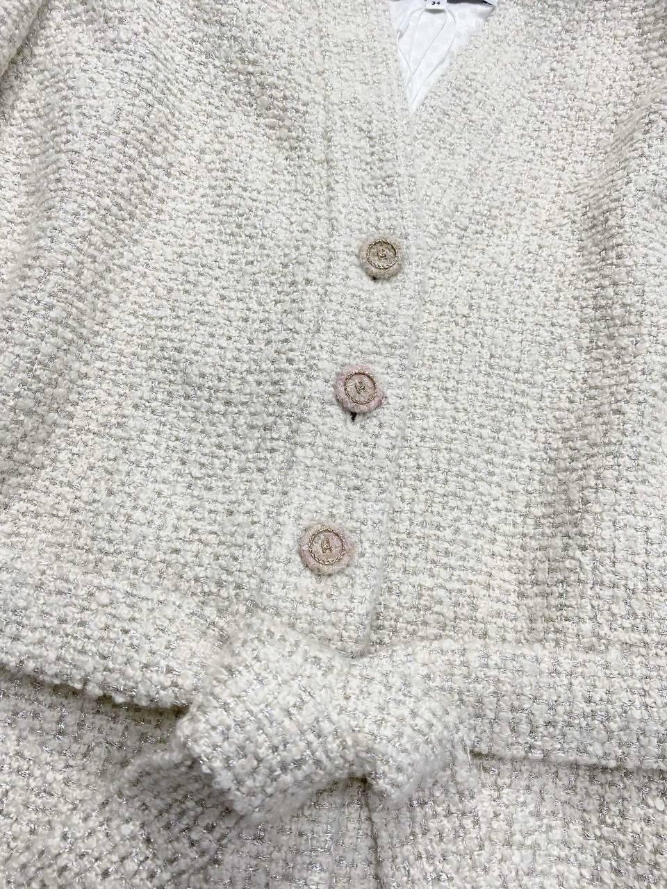 Chanel 2025 Kış 24K, NWT Kaşmir Tüvit Ekru Ceket Blazer W/ Kemerli, MSRP - Glimmer of Luxury