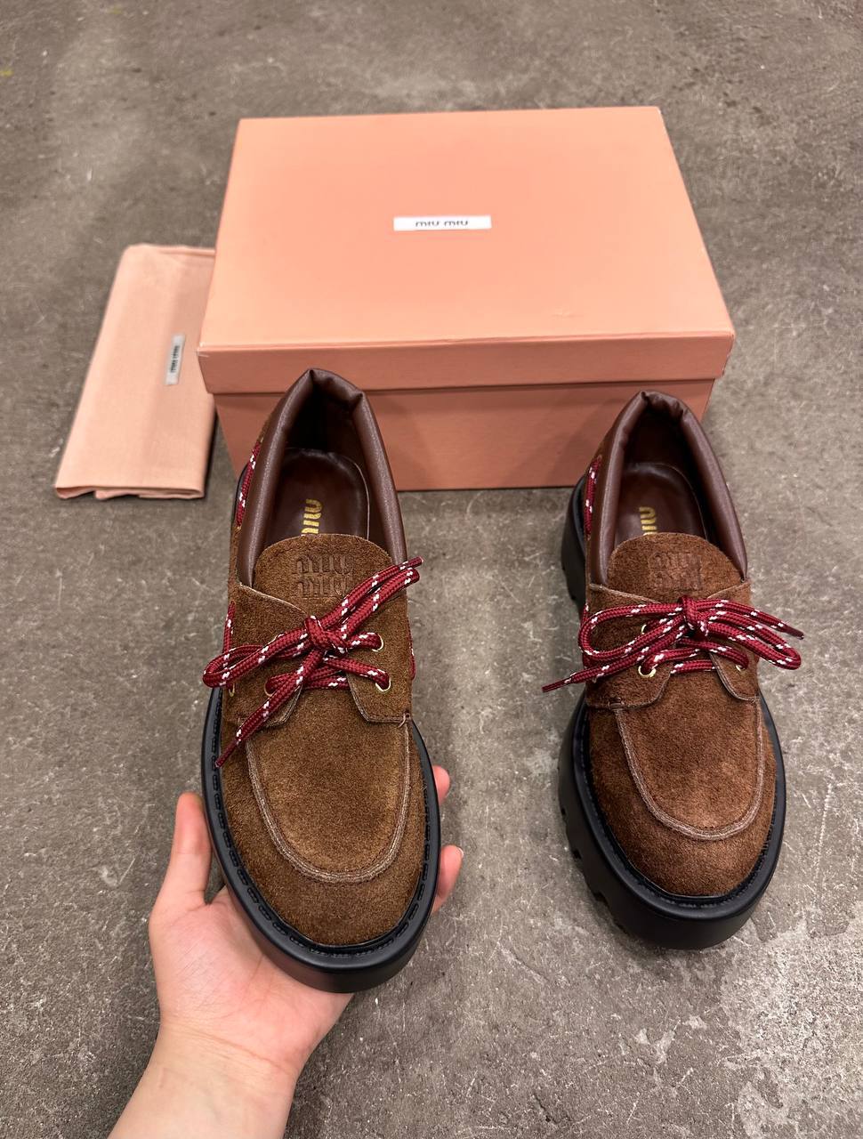 Miu Miu Süet Loafer - Glimmer of Luxury