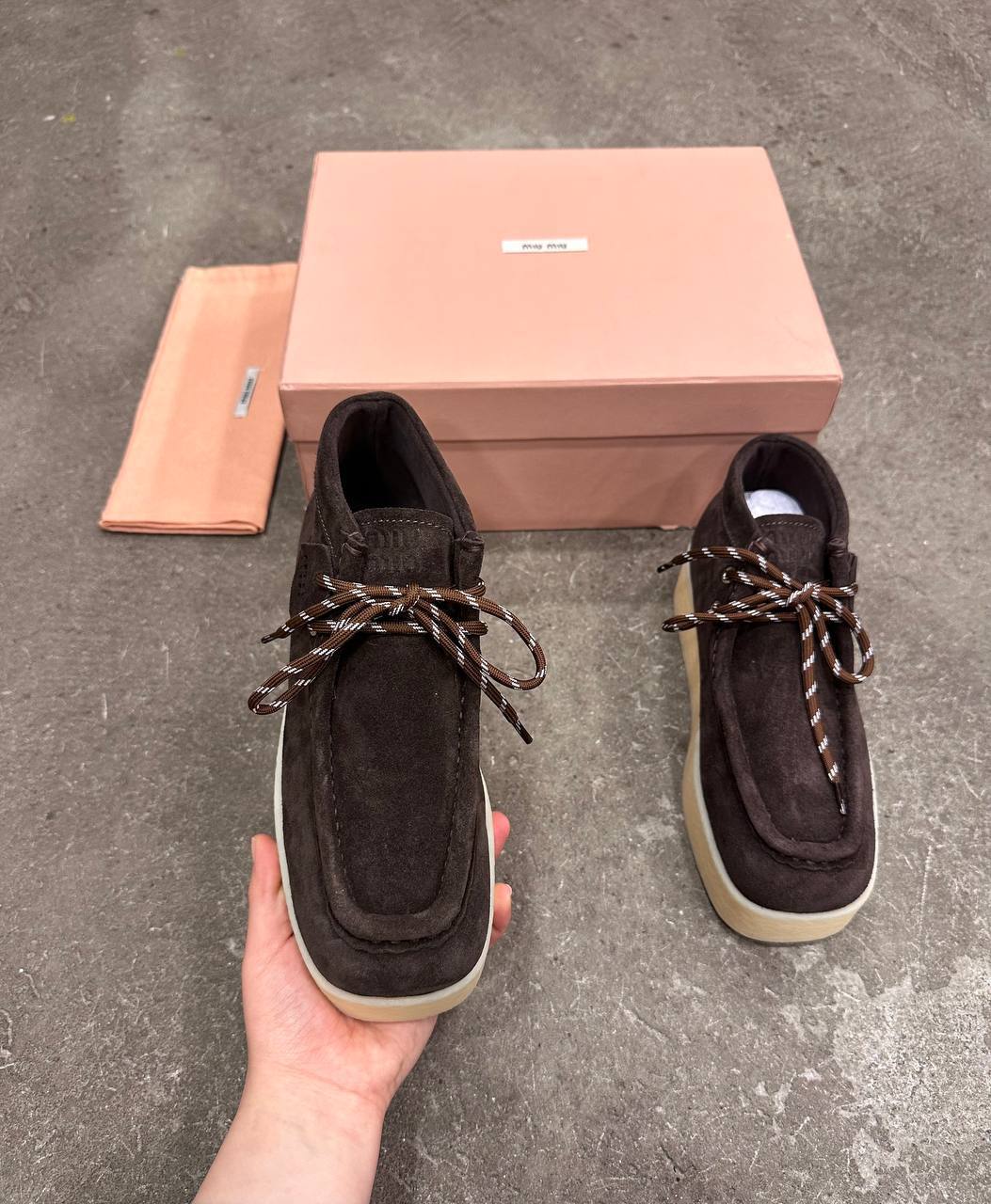 Miu Miu Süet Delave Dolgu Dolgulu Bilekte Botlar - Glimmer of Luxury