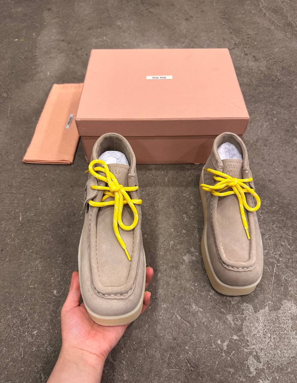 Miu Miu Süet Delave Dolgu Dolgulu Bilekte Botlar - Glimmer of Luxury