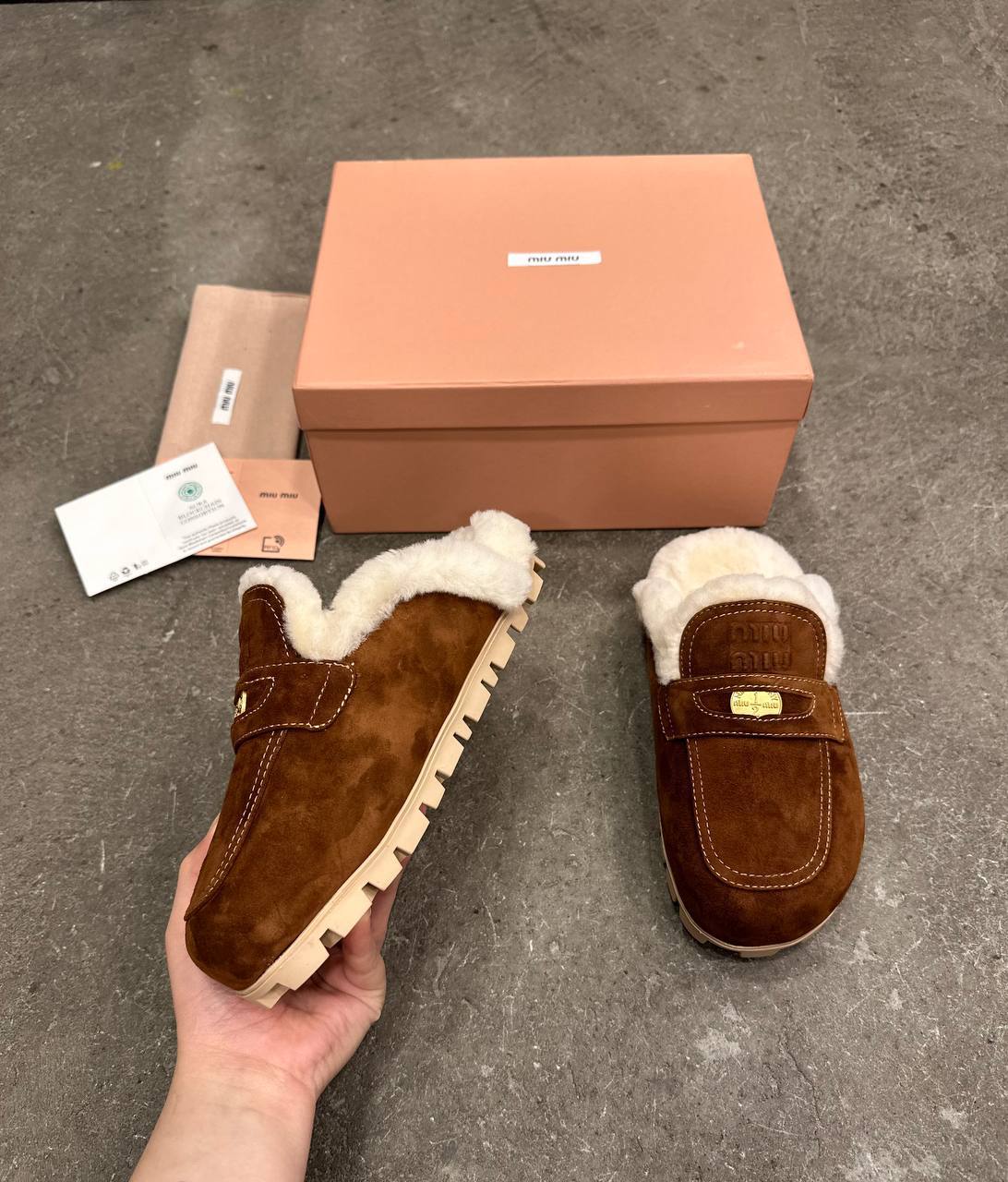 Miu Miu Süet ve Kürklü Terlik - Glimmer of Luxury