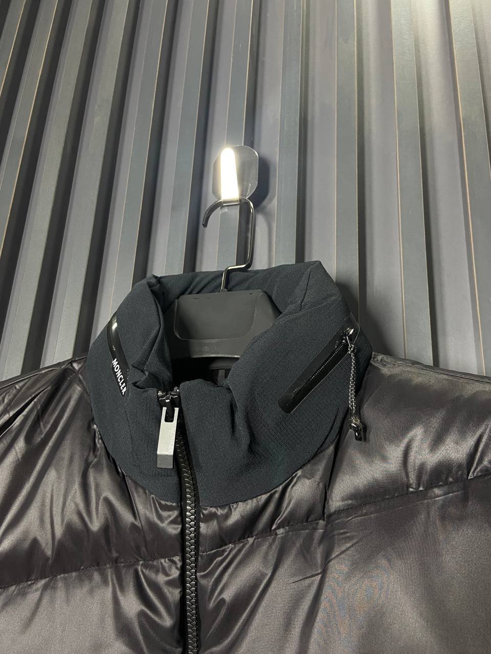 Moncler Kaz Tüyü Dolgulu Desenli Yelek - Glimmer of Luxury