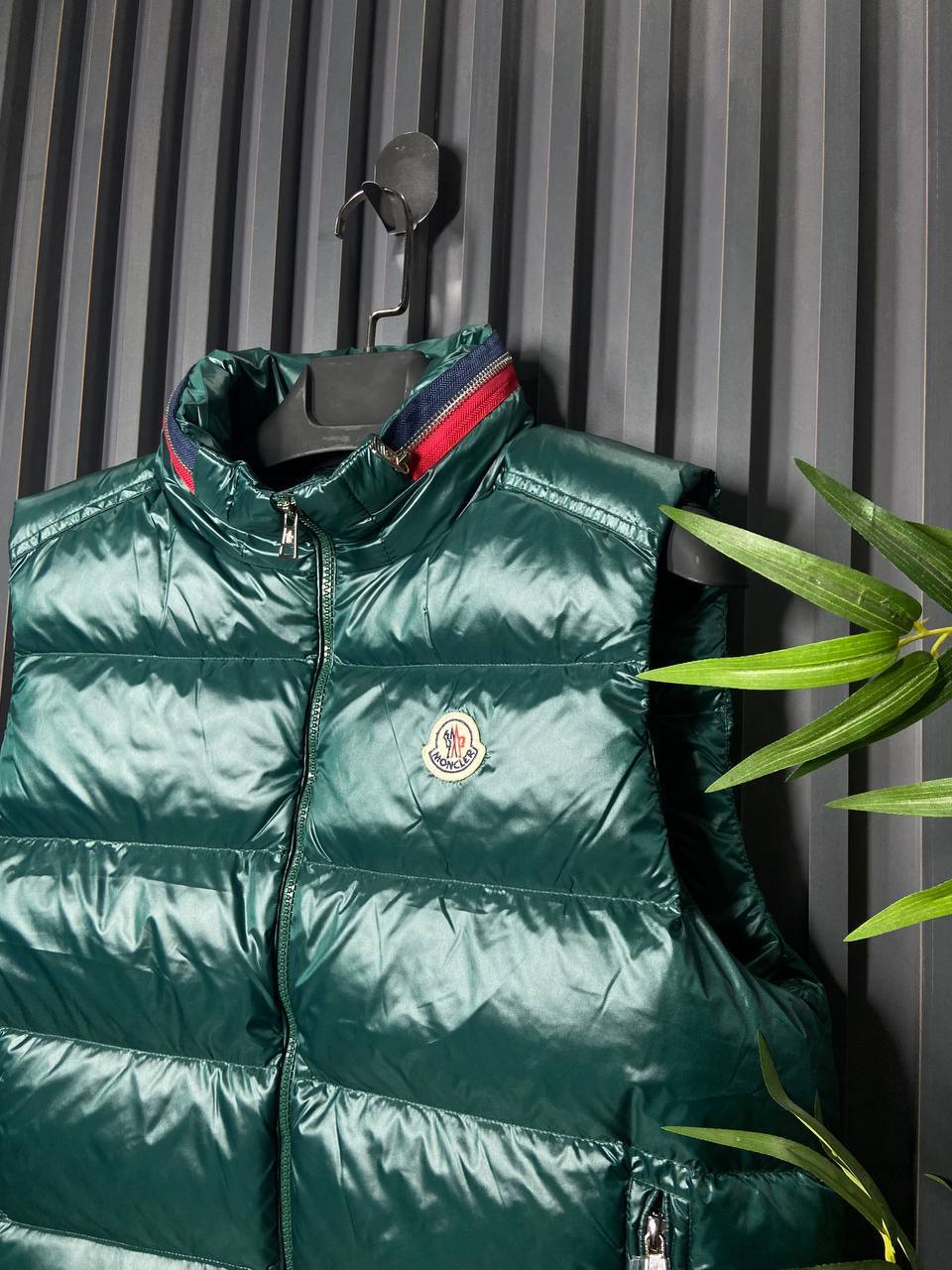 Moncler Kaz Tüyü Dolgulu Yelek - Glimmer of Luxury