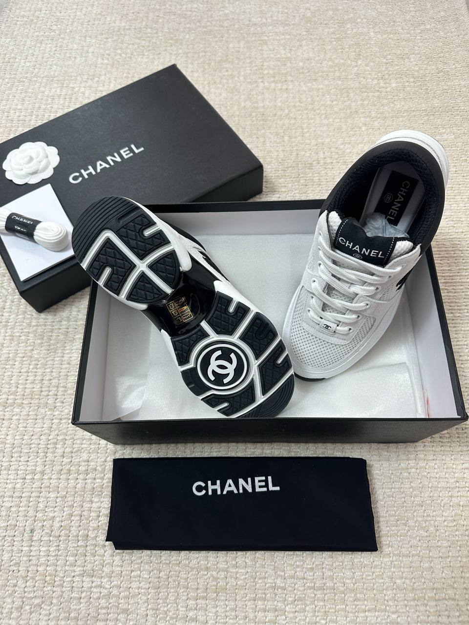 أحذية رياضية من شانيل