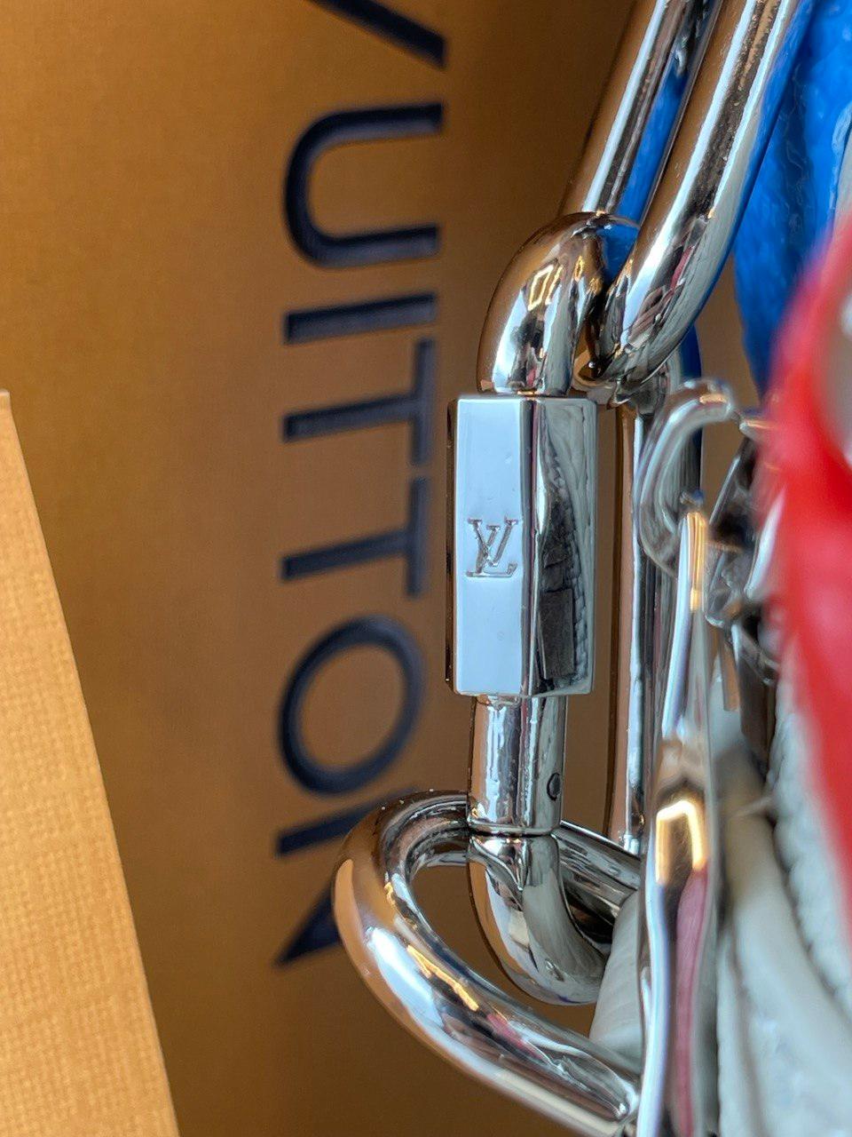 Louis Vuitton Mini Yumuşak Gövde Tebeşir, Stil Numarası M81606. - Glimmer of Luxury