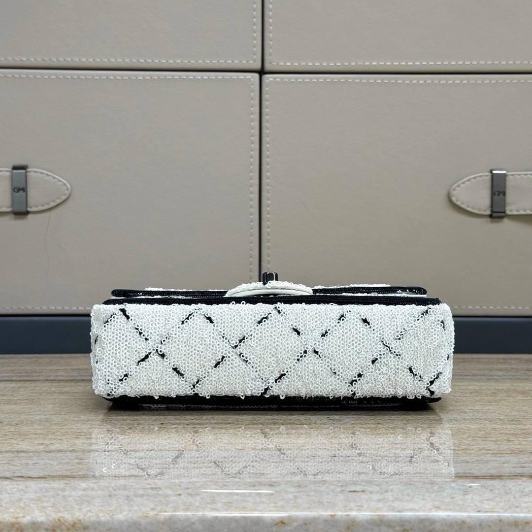 Chanel Sequin CC Küçük Tek Kanatlı Beyaz Siyah - Glimmer of Luxury