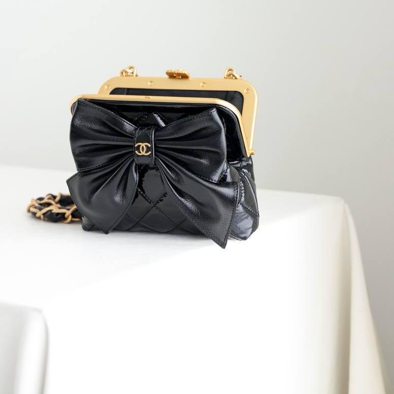 Chanel CC Mini 13 Siyah Kuzu Derisi Kayışlı Clutch - Glimmer of Luxury
