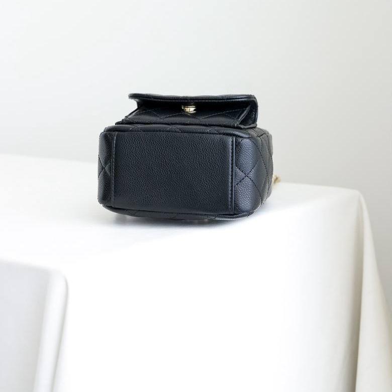 Chanel Kapitone Küçük CC Günlük Sırt Çantası Siyah Havyar Açık Altın Donanım - Glimmer of Luxury