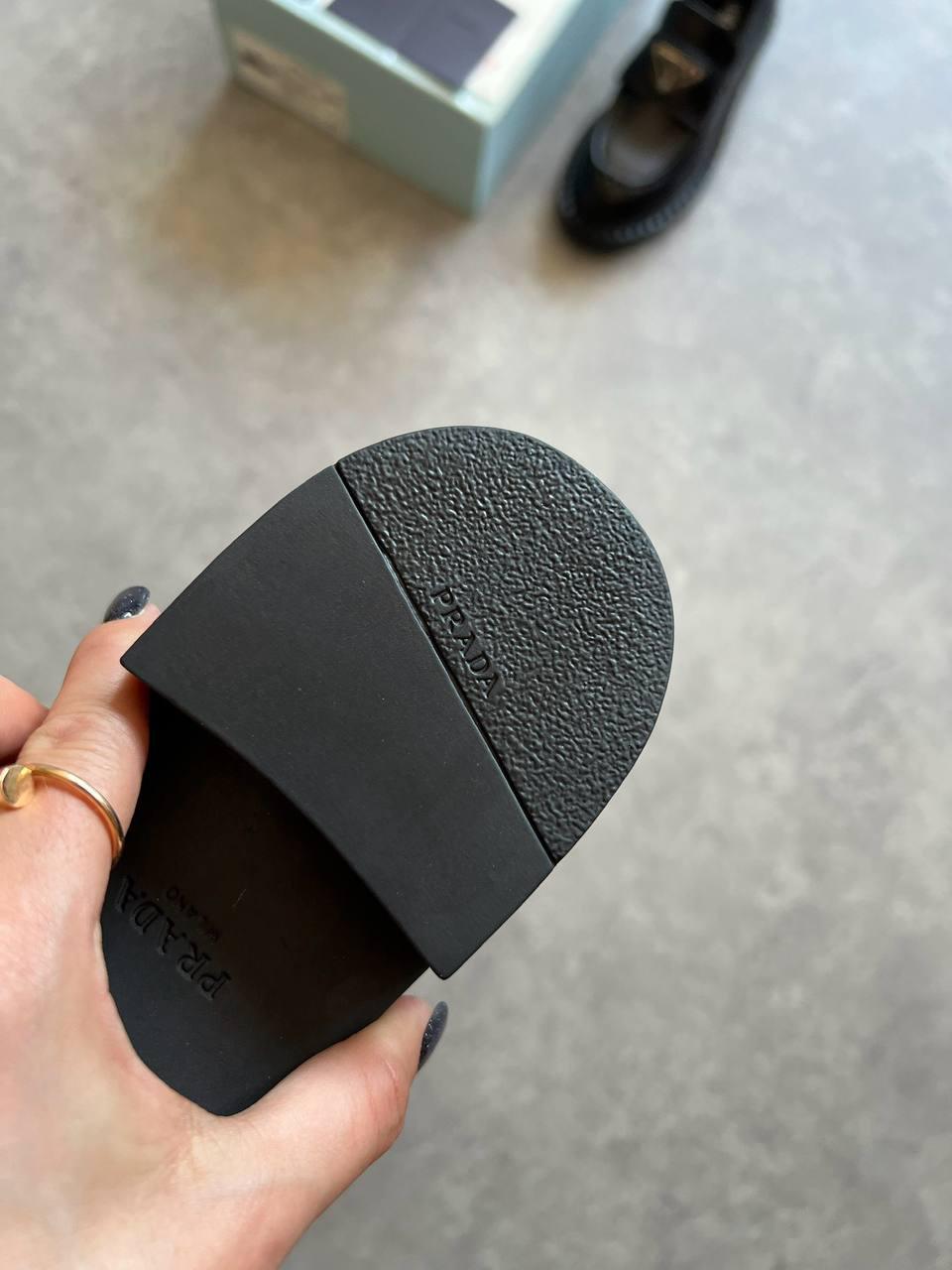 Prada Fırçalanmış Deri Loafer - Glimmer of Luxury