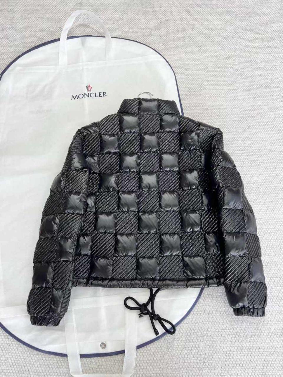 Moncler Ancy Mont - Glimmer of Luxury