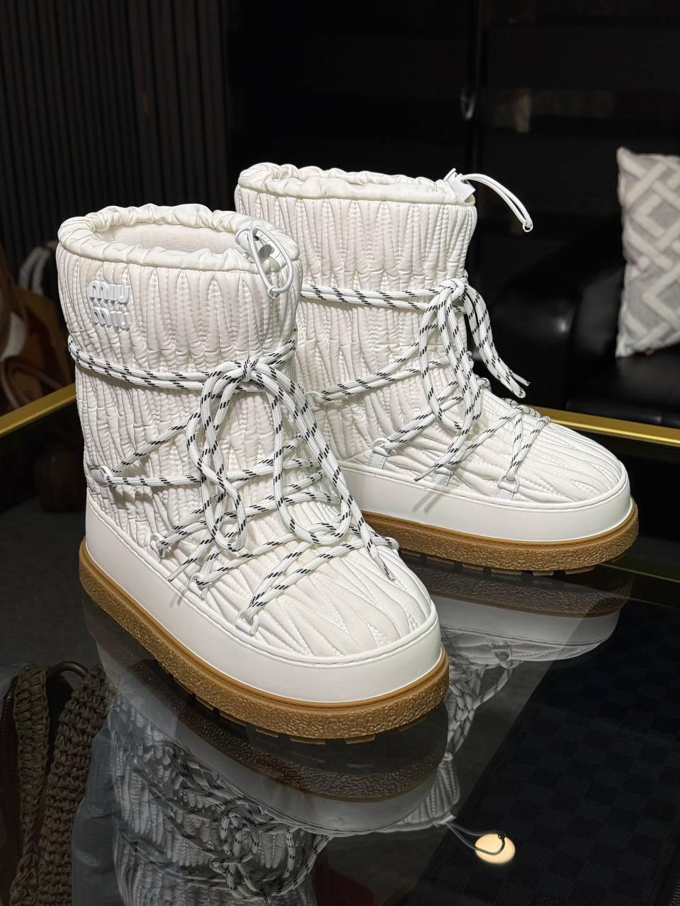Miu Miu Kar Botu Beyaz - Glimmer of Luxury