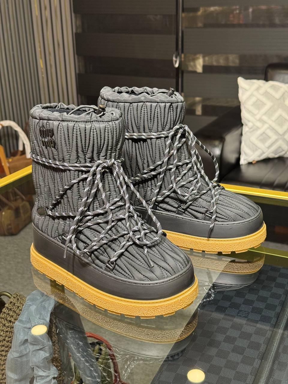 Miu Miu Kar Botu Siyah - Glimmer of Luxury