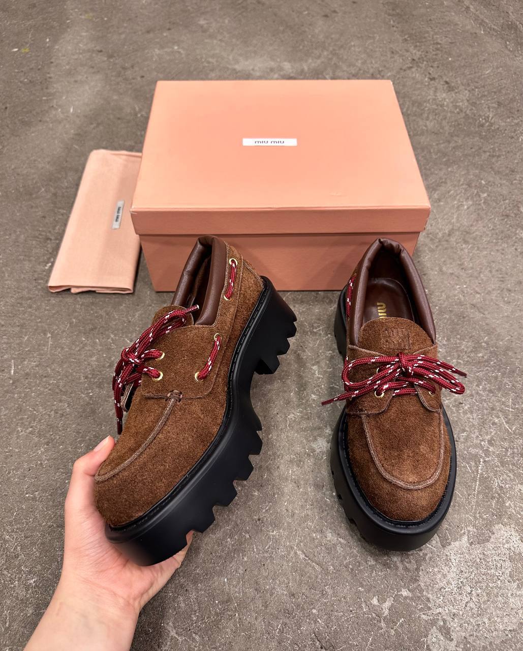 Miu Miu Süet Loafer - Glimmer of Luxury