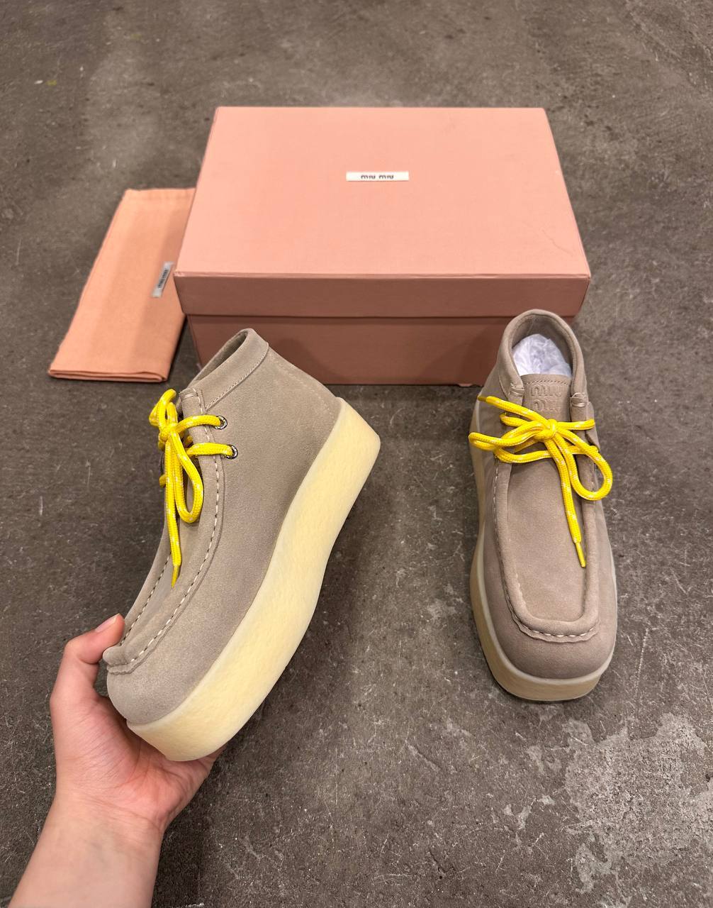 Miu Miu Süet Delave Dolgu Dolgulu Bilekte Botlar - Glimmer of Luxury