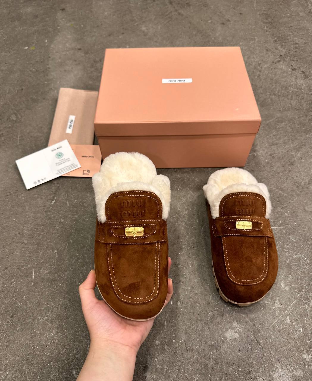 Miu Miu Süet ve Kürklü Terlik - Glimmer of Luxury