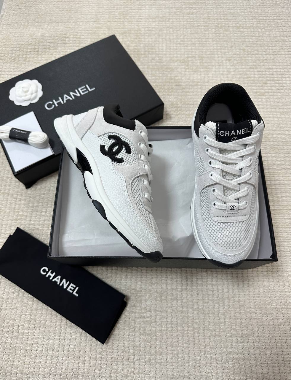 أحذية رياضية من شانيل