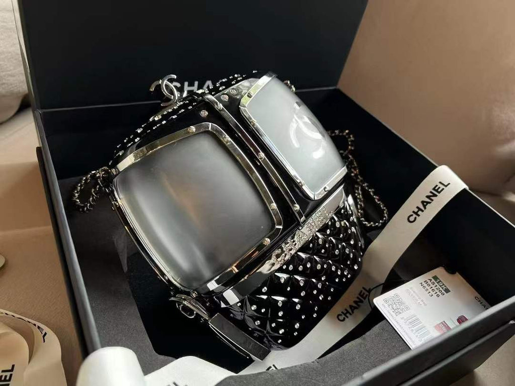 Chanel Cruise 26 Camellia Kristal Minaudière – Limited Edition