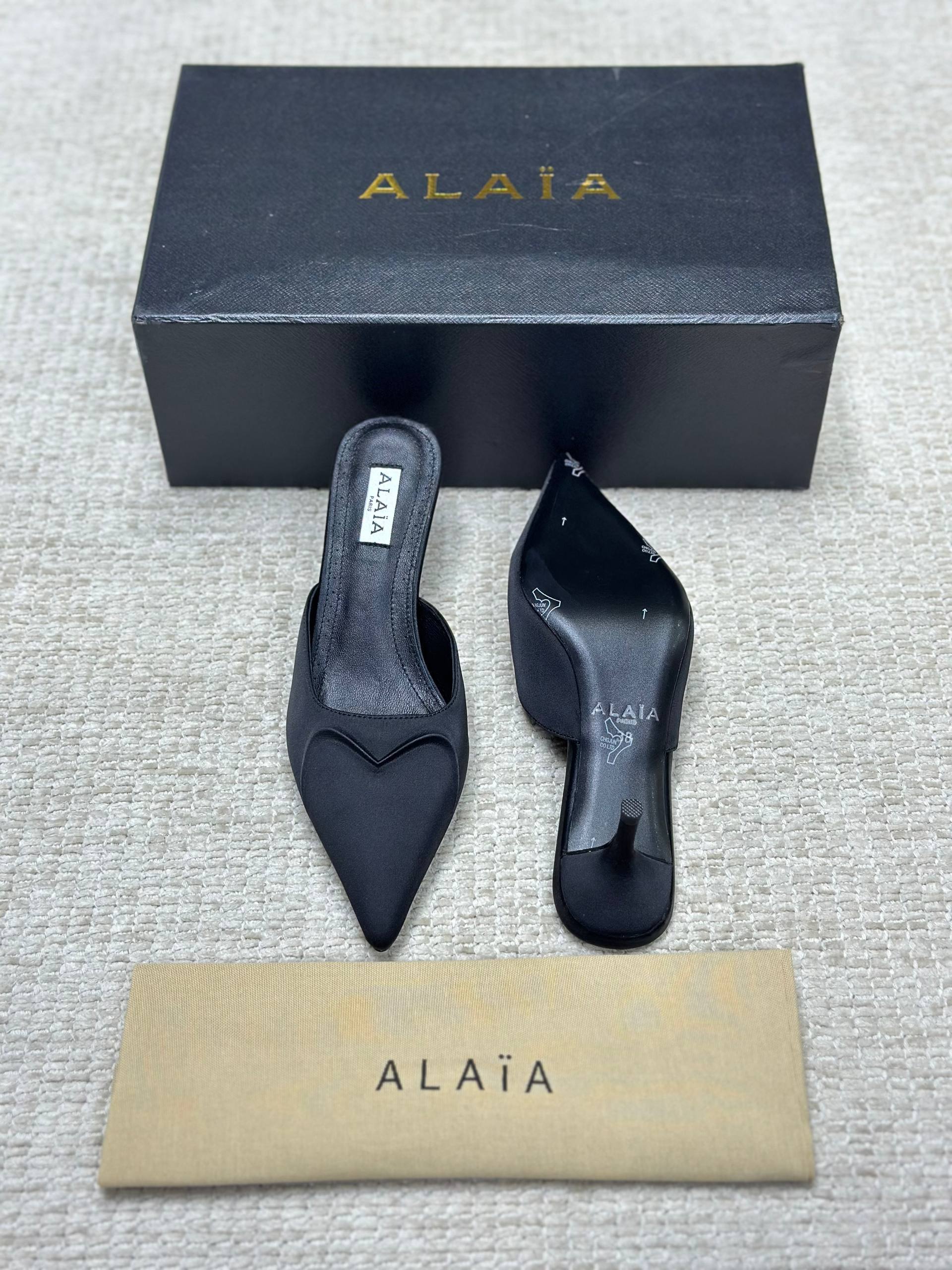 ALAIA LE COEUR 3D Slippers
