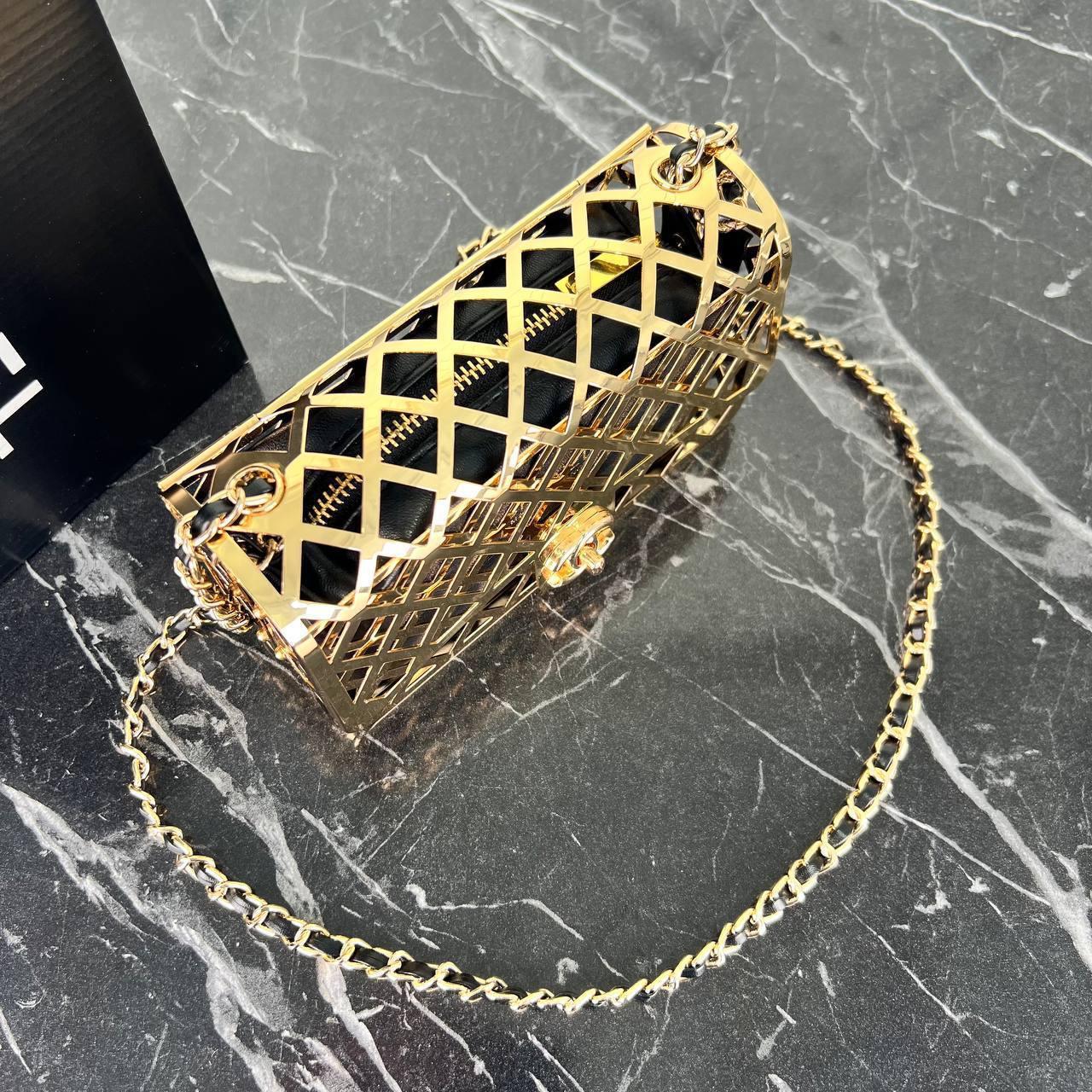 Chanel Altın Donanımlı Altın Metal Mini Kafes Flap Çanta 2021 - Glimmer of Luxury