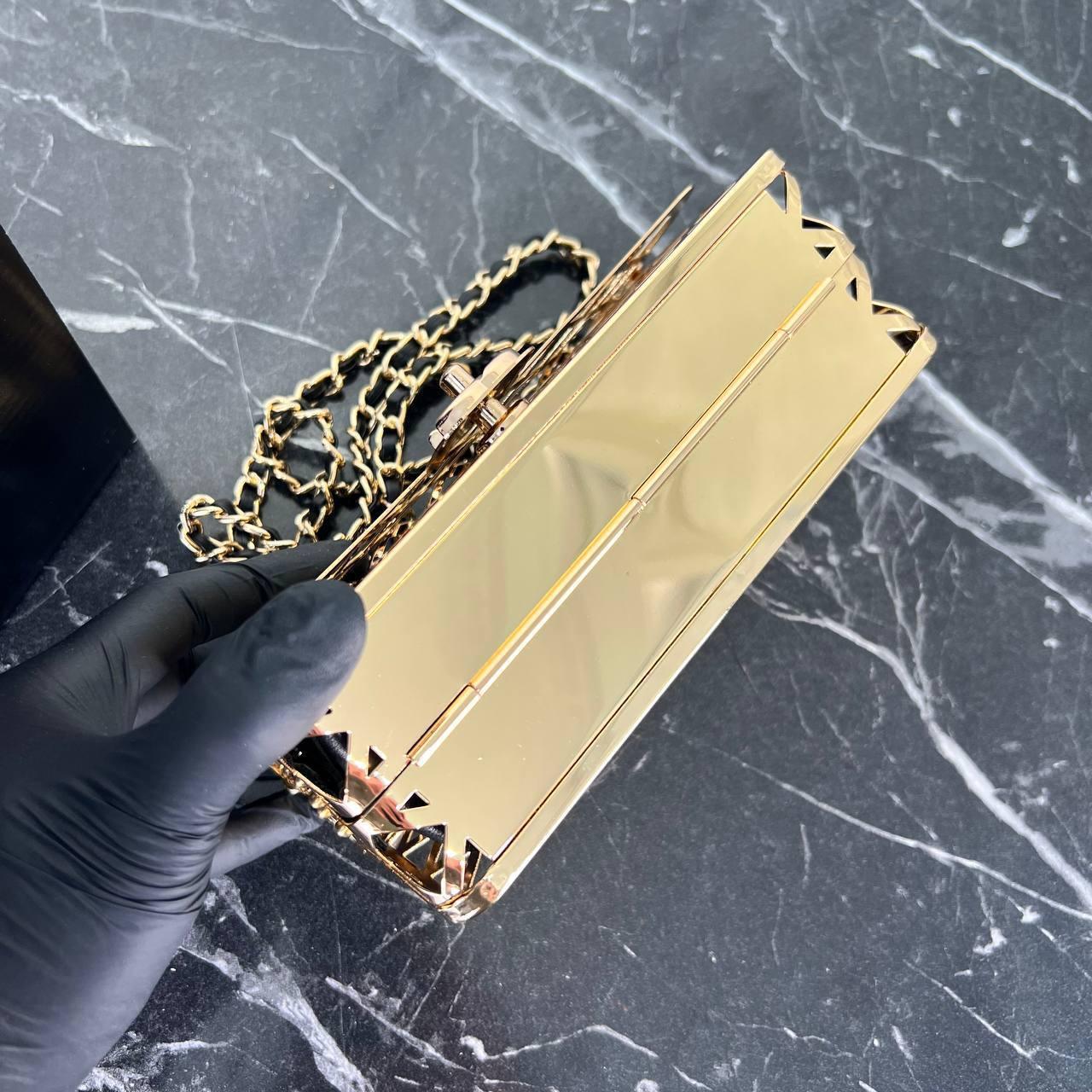 Chanel Altın Donanımlı Altın Metal Mini Kafes Flap Çanta 2021 - Glimmer of Luxury