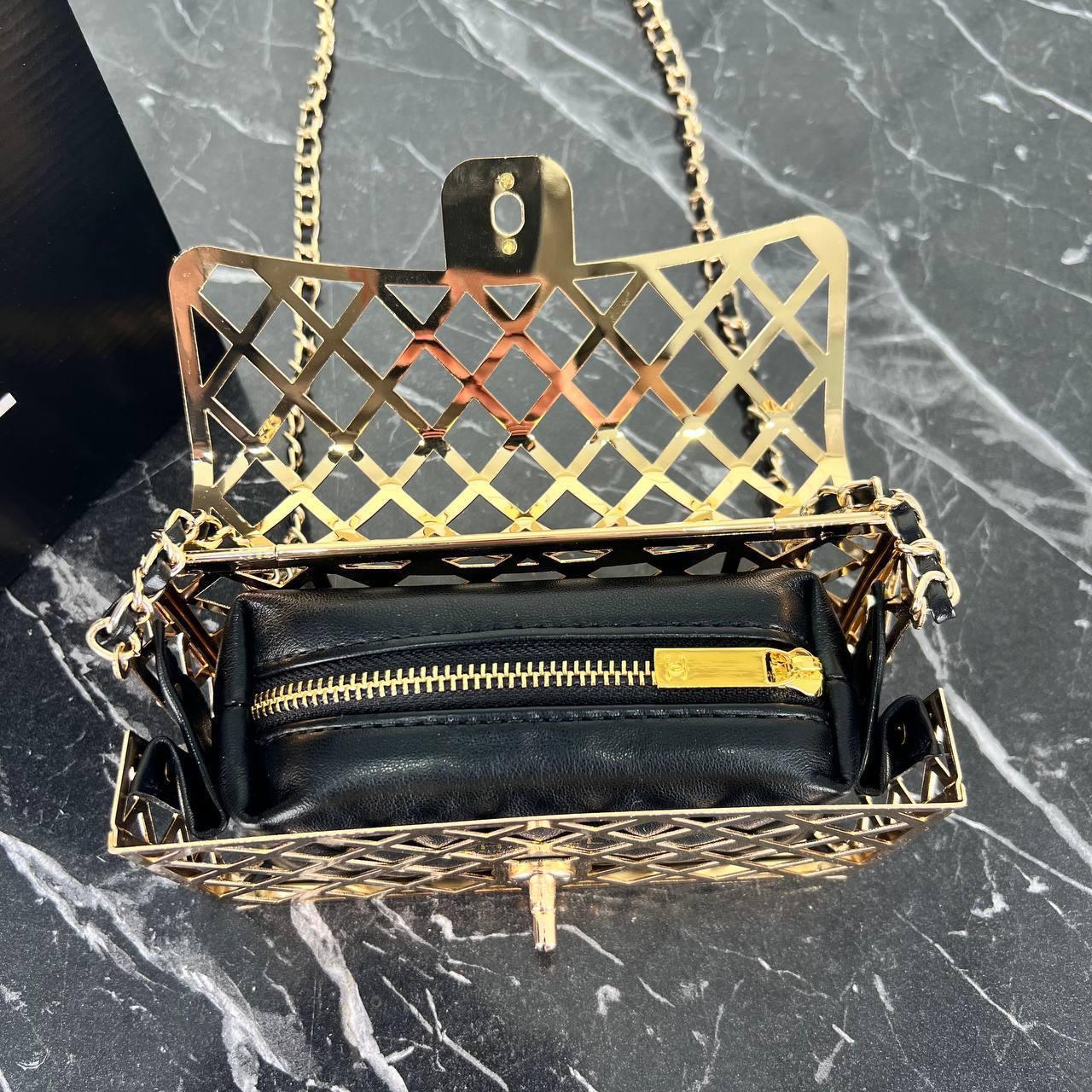 Chanel Altın Donanımlı Altın Metal Mini Kafes Flap Çanta 2021 - Glimmer of Luxury
