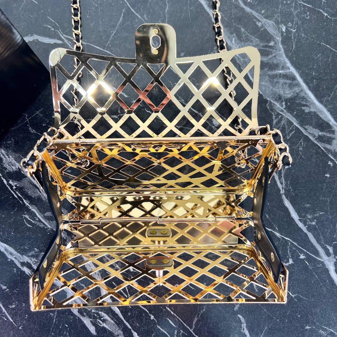 Chanel Altın Donanımlı Altın Metal Mini Kafes Flap Çanta 2021 - Glimmer of Luxury
